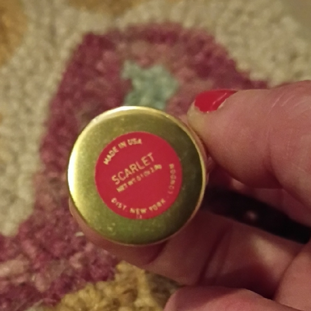 Estee Lauder Vintage Scarlet Lipstick - Picture 3 of 5
